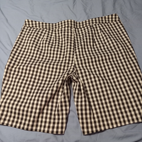 Shorts - Picture 2 of 3